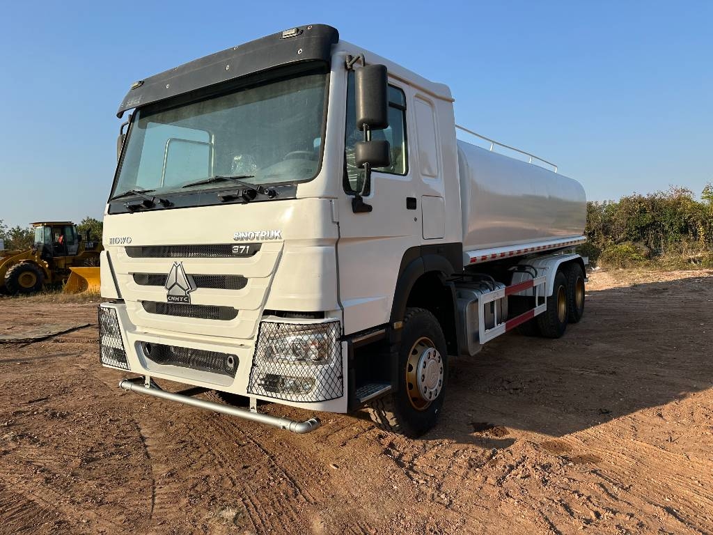 Camion citerne Sinotruk HOWO — occasion 2023