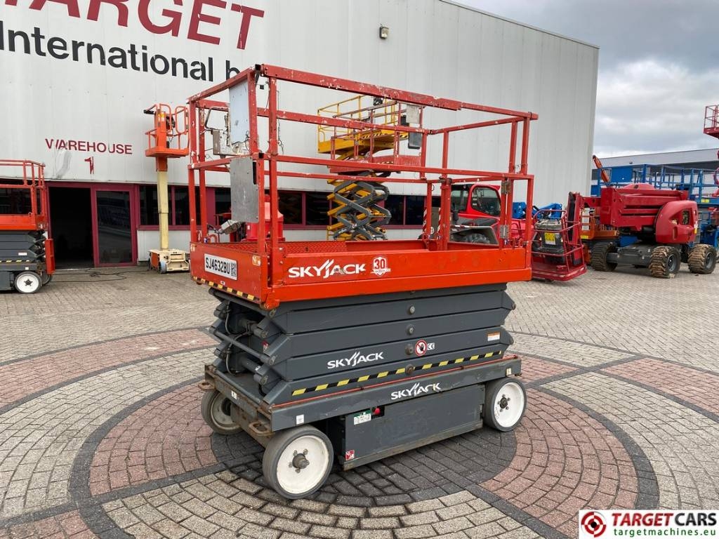 SkyJack SJIII-4632 Electric 4632 Scissor Work Lift 1170cm
