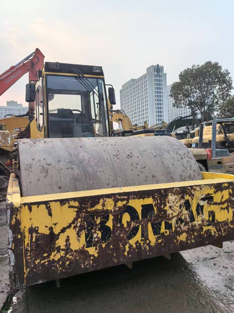 Rouleau monocylindre Bomag 225D-3 — occasion 2025, 2 600 h
