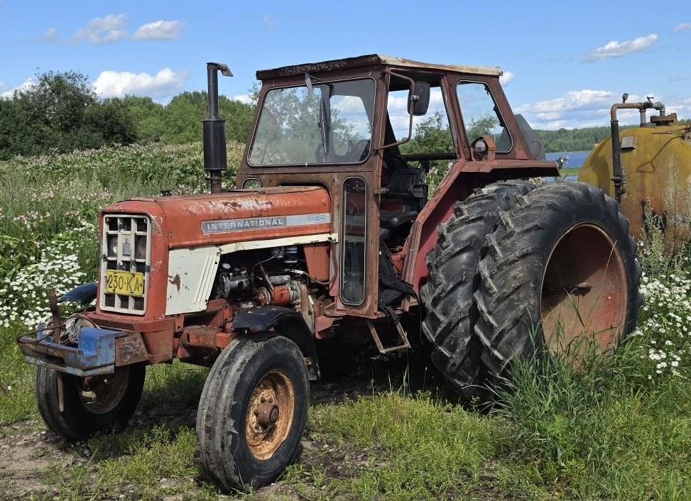International 475