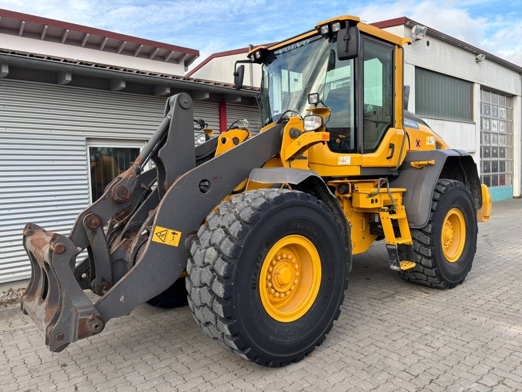 Chargeuse sur pneus Volvo L 90 H — occasion 2016, 14 392 h