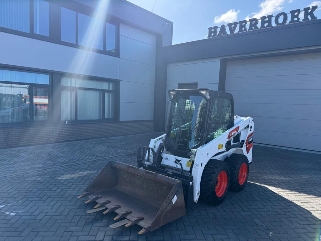 Bobcat S450 Incl.: forks and bucket | Closed cabin | 2 Sp