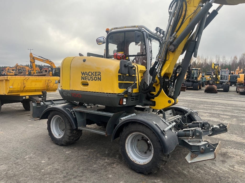 Wacker Neuson EW 100 / Engcon, vozík, 3 vedrá, dobré pneumatiky! kuva 5