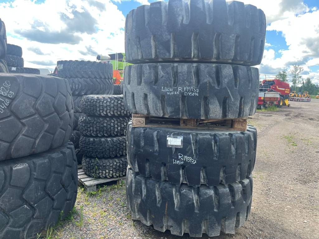 Bridgestone Bergdäck till Volvo L110H , L120H