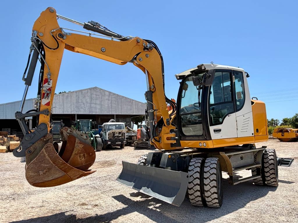 Liebherr A 910 Compact