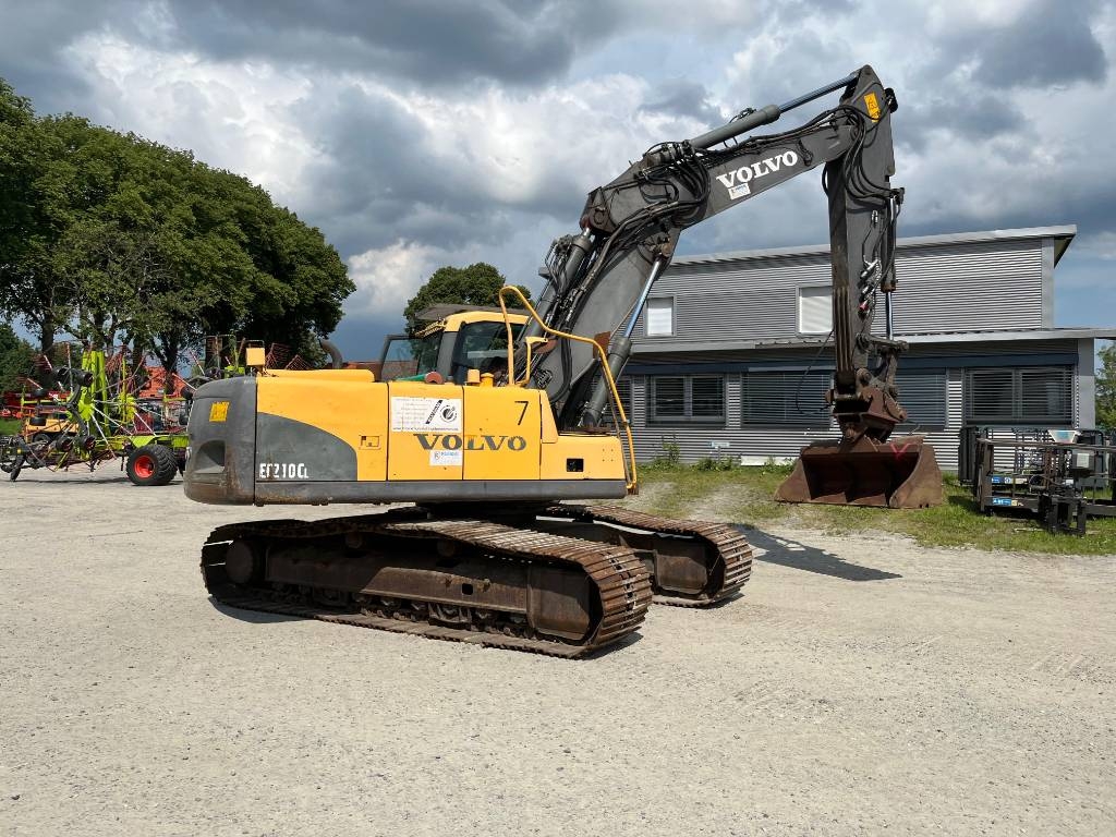 Pelle sur chenilles Volvo EC 210 C L — occasion 2009