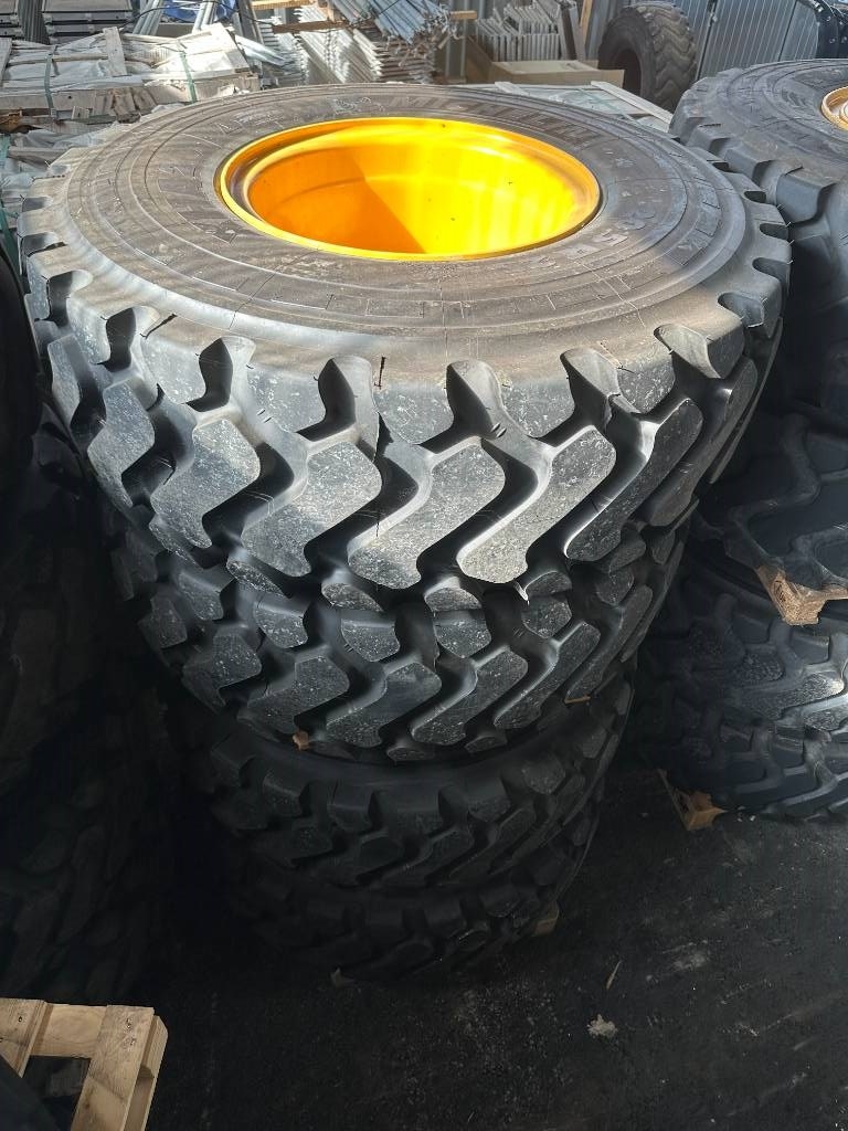 Volvo Kompletta hjul däck Michelin L60 L70 L90 OBS!!!