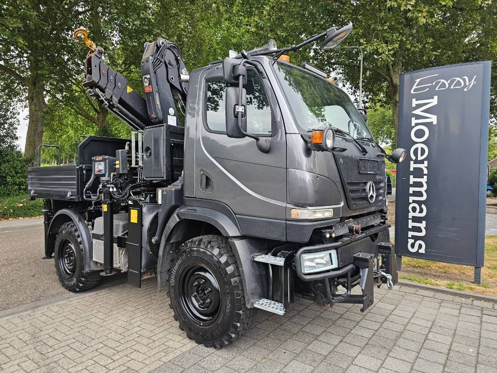 Unimog U20 With Crane