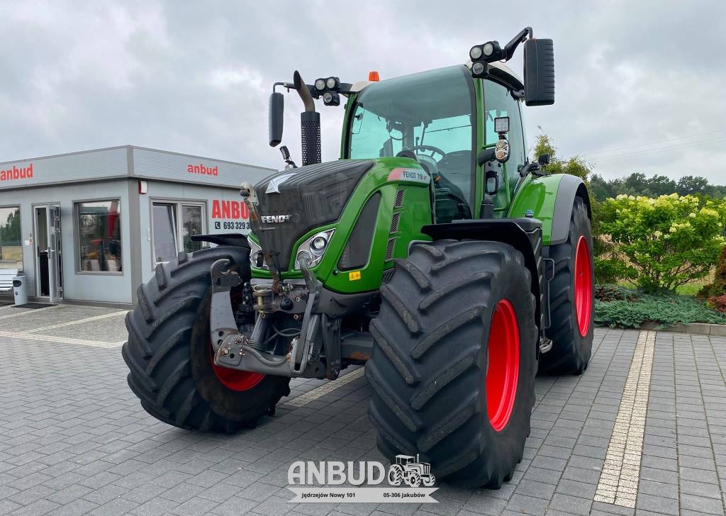 Fendt 718 Vario S4 Profi Plus