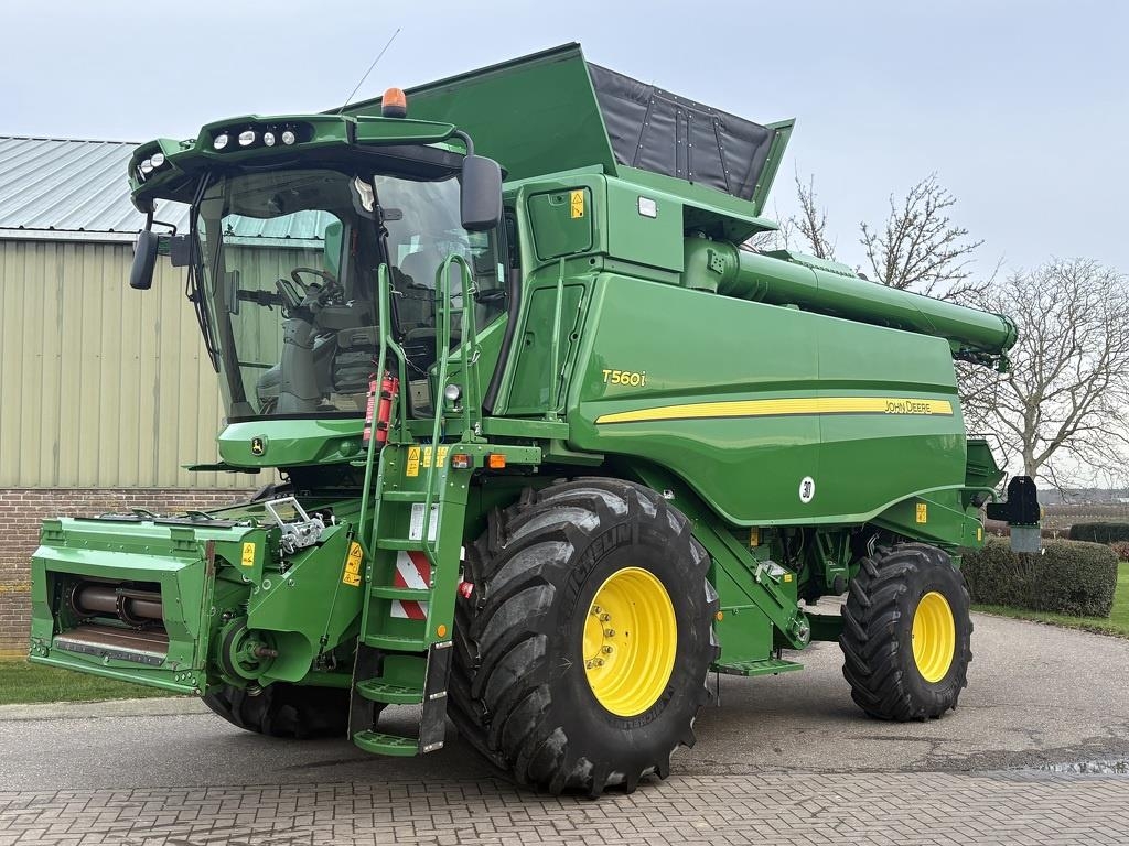 John Deere T560i