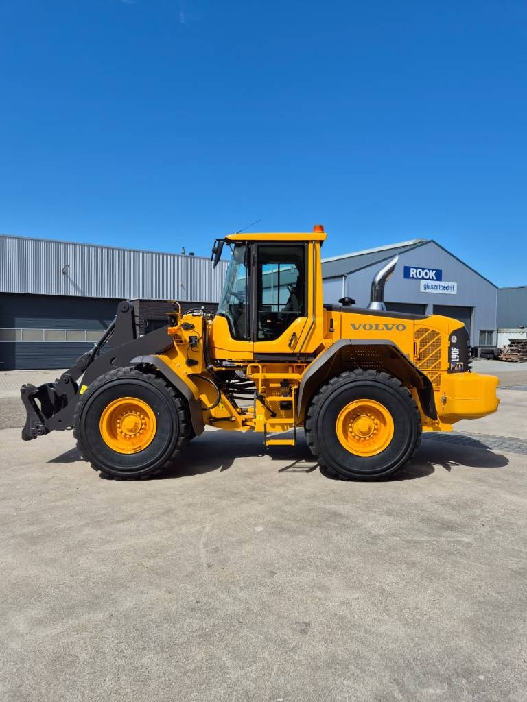 Volvo L90F NEW PAINT
