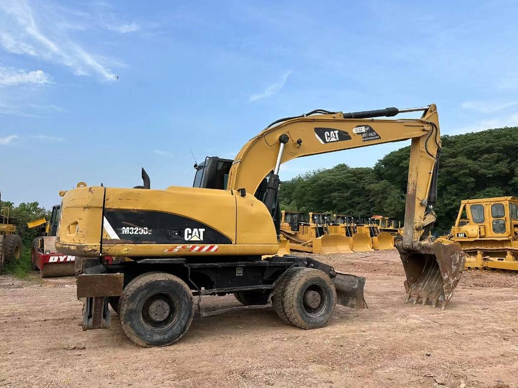 CAT M320D