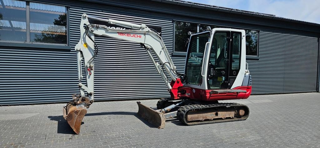 Takeuchi TB 235