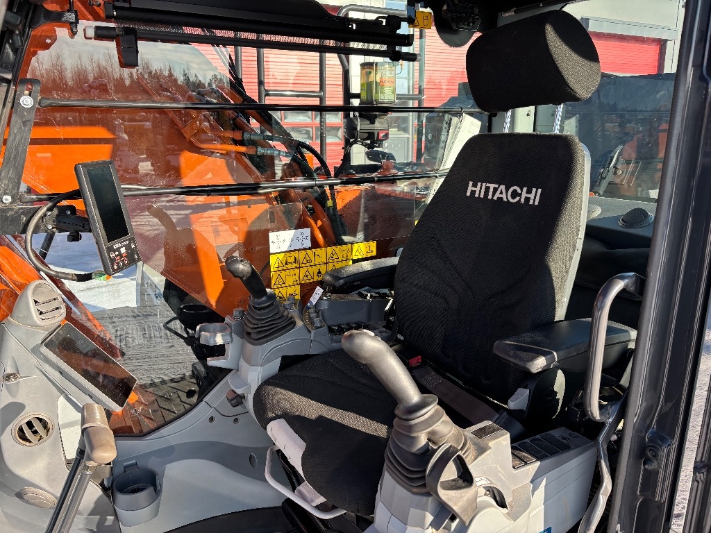 Hitachi ZX 180 LC / Pienet tunnit, Rasvari, Stage V kuva 12