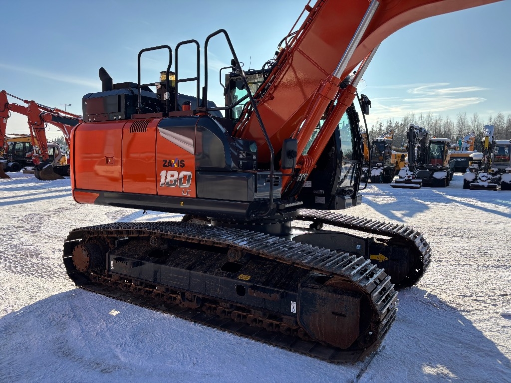 Hitachi ZX 180 LC / Pienet tunnit, Rasvari, Stage V kuva 6