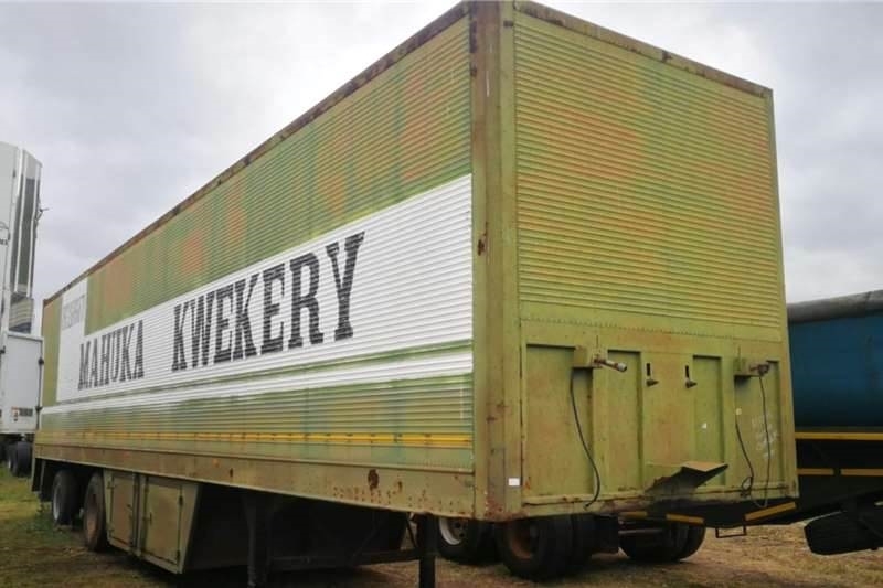 Henred 13.5m Tri Axle Pantech
