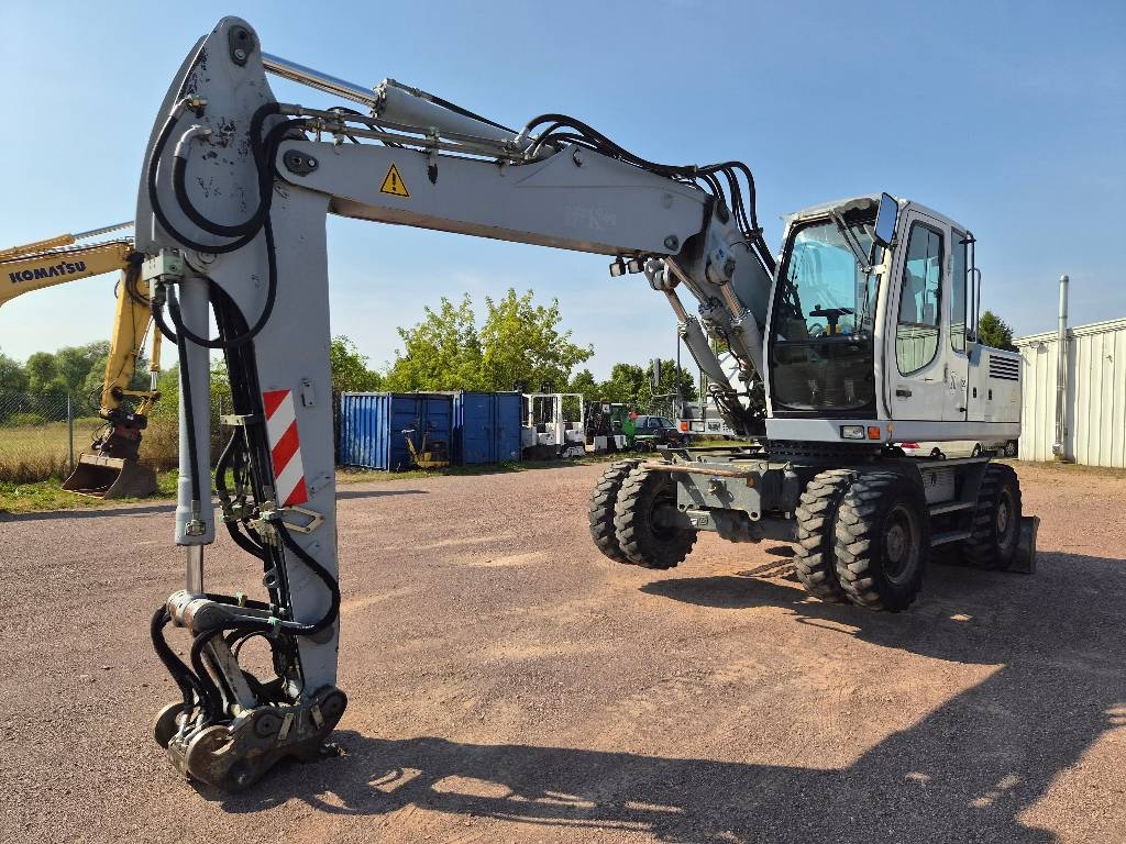 Pelle sur pneus Liebherr A 900 C Litronic — occasion 2008, 18 985 h