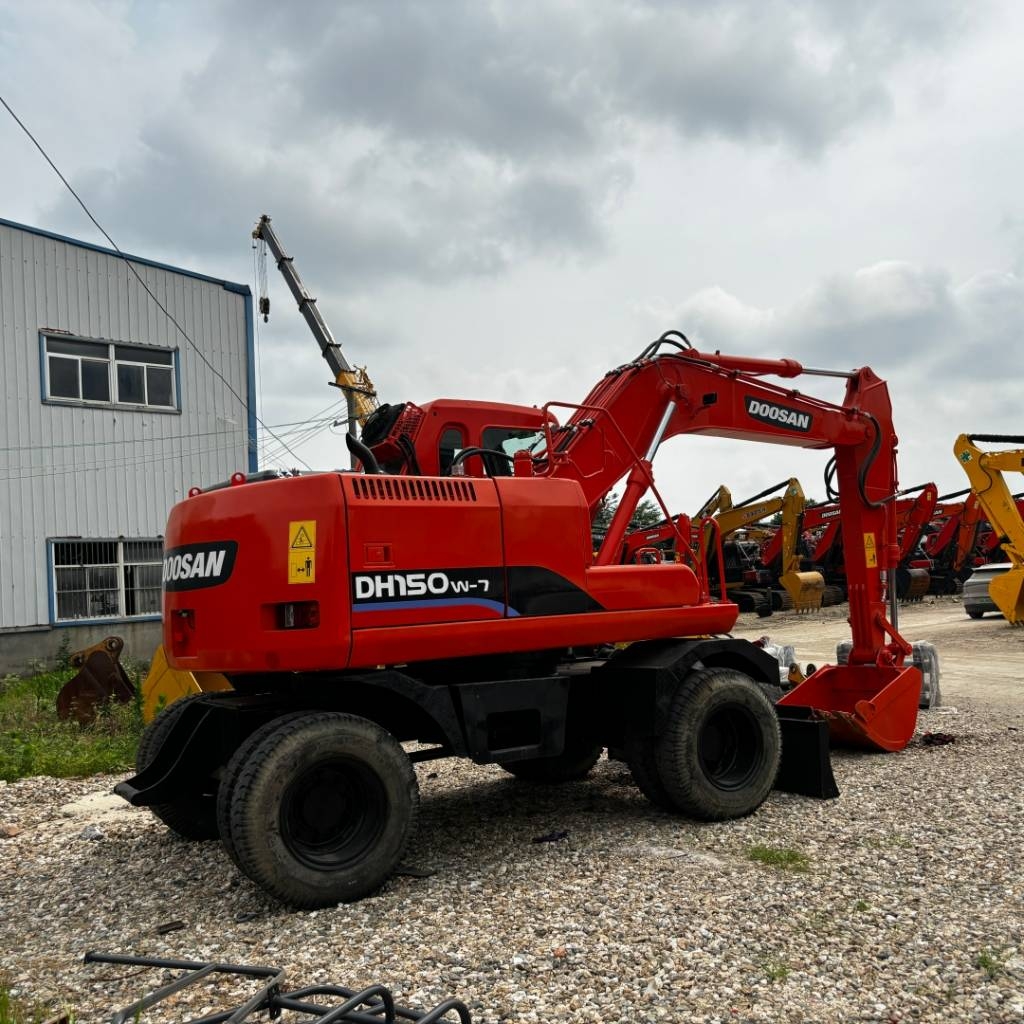 Pelle sur pneus Doosan DH 150 W-7 — occasion 2024, 881 h