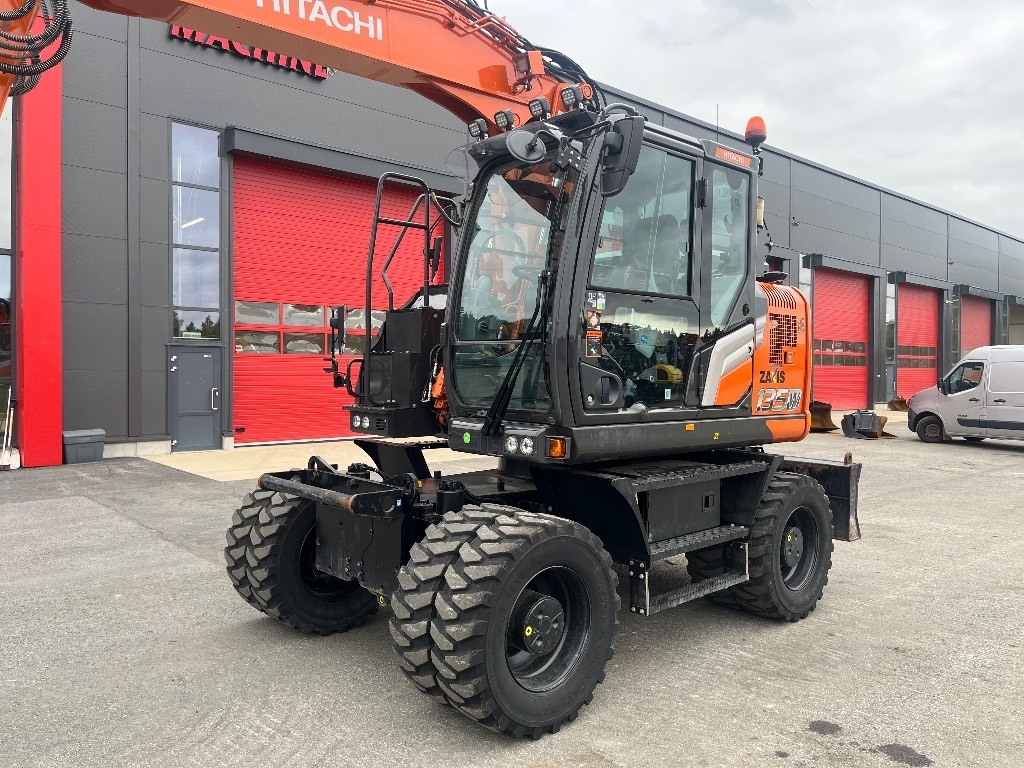 Hitachi ZX 135 W-7 / Huippu varusteet, Vuokrakone! kuva 2