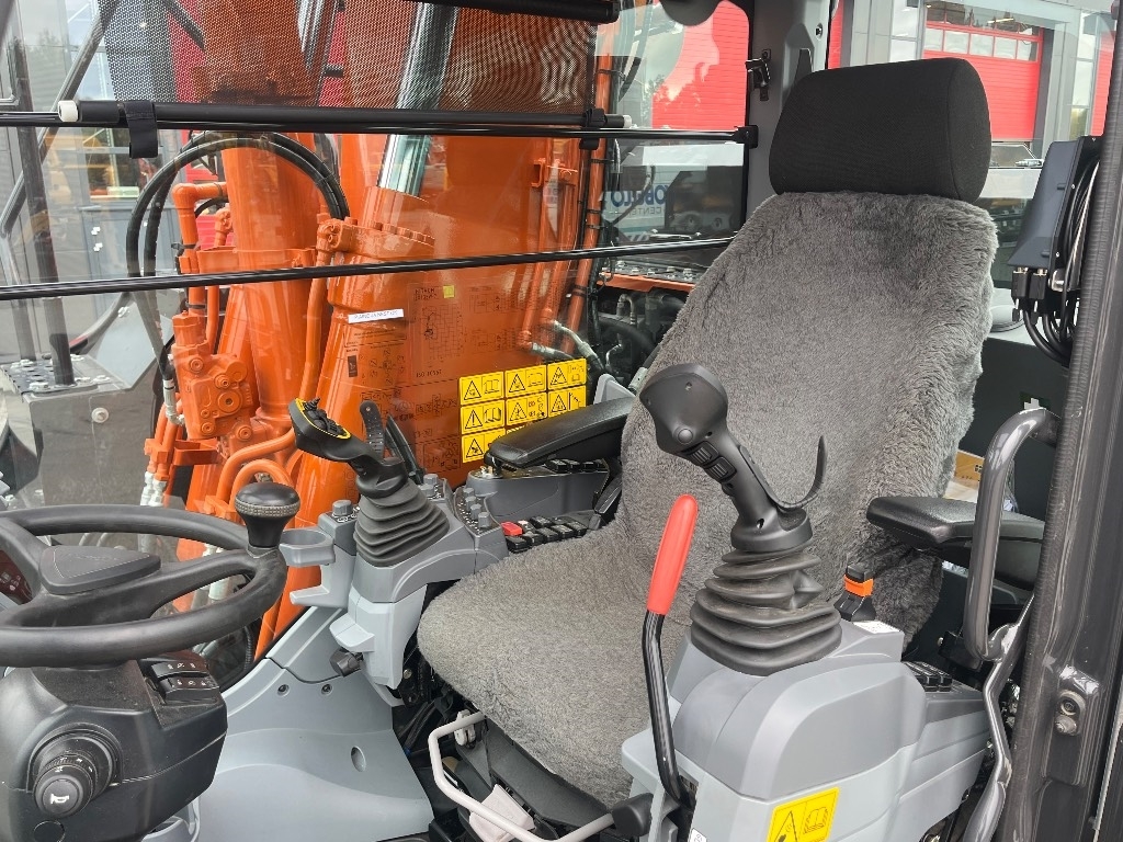 Hitachi ZX 135 W-7 / Huippu varusteet, Vuokrakone! kuva 11