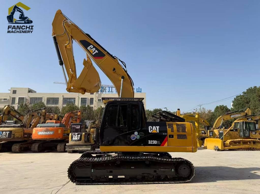 Pelle sur chenilles Caterpillar 323D2L — occasion 2023, 600 h