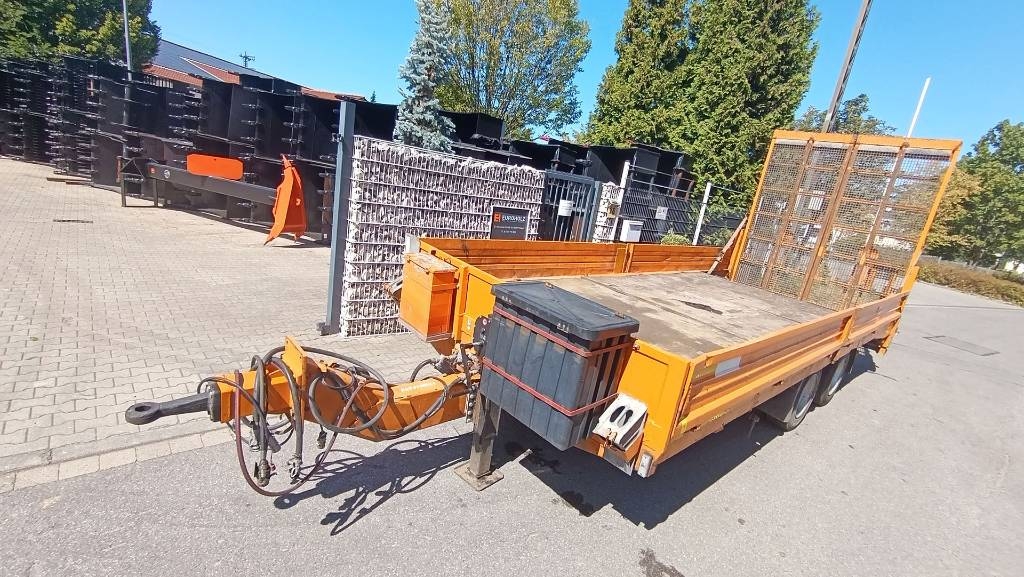 Blomenröhr Tandem-Tieflader 13,8 t mit hydraulischen Rampen