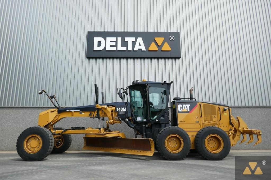 CAT 140M AWD