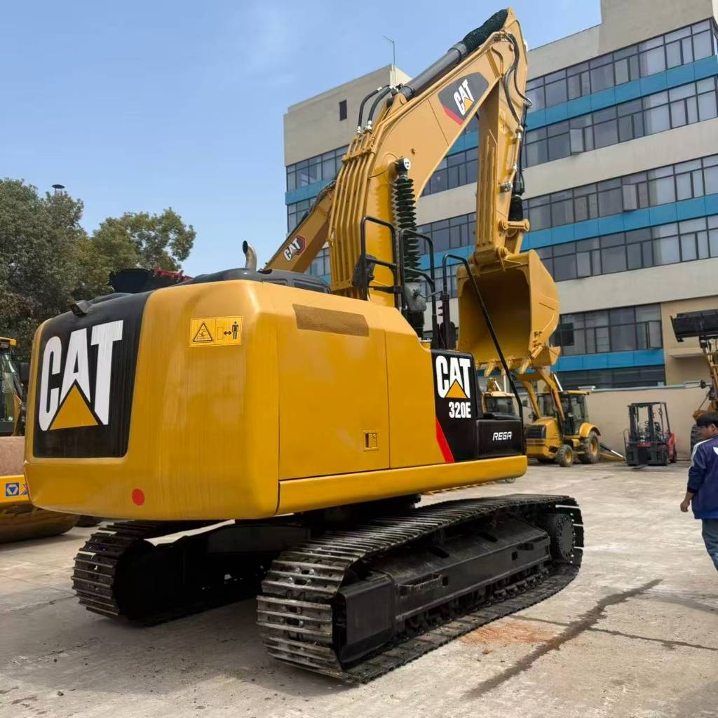 Pelle sur chenilles Caterpillar 320 E — occasion 2024, 550 h