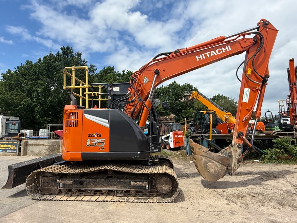 Hitachi ZX135USBL-7