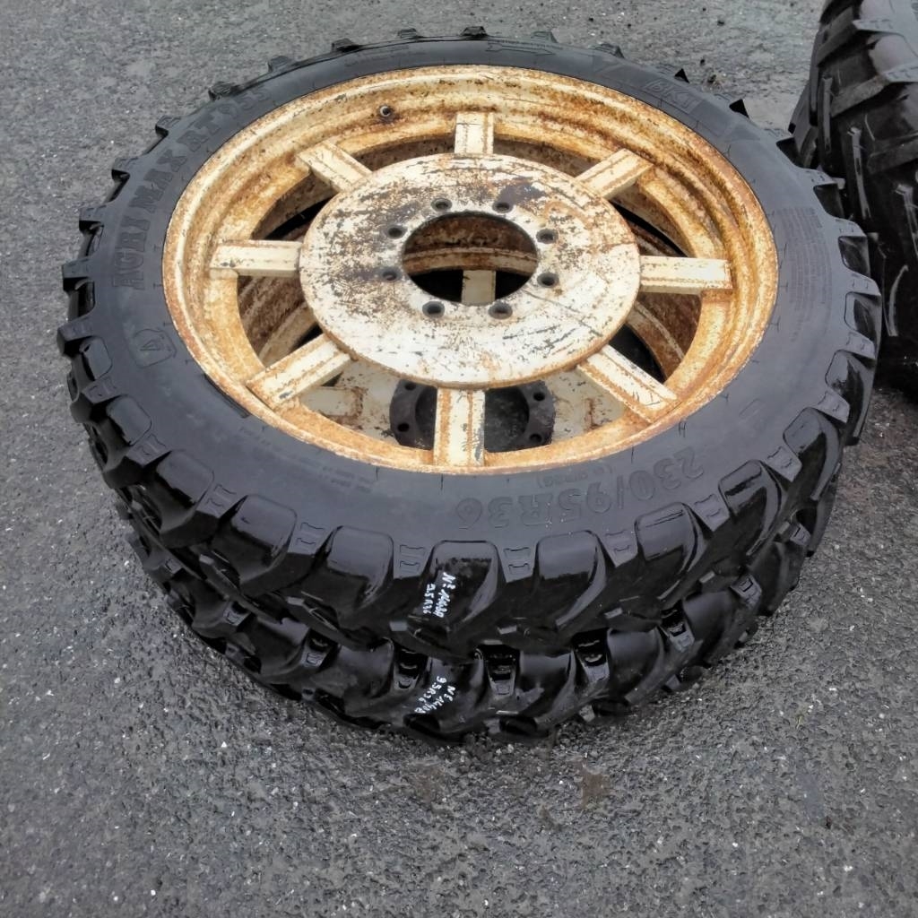 BKT 9.5R36