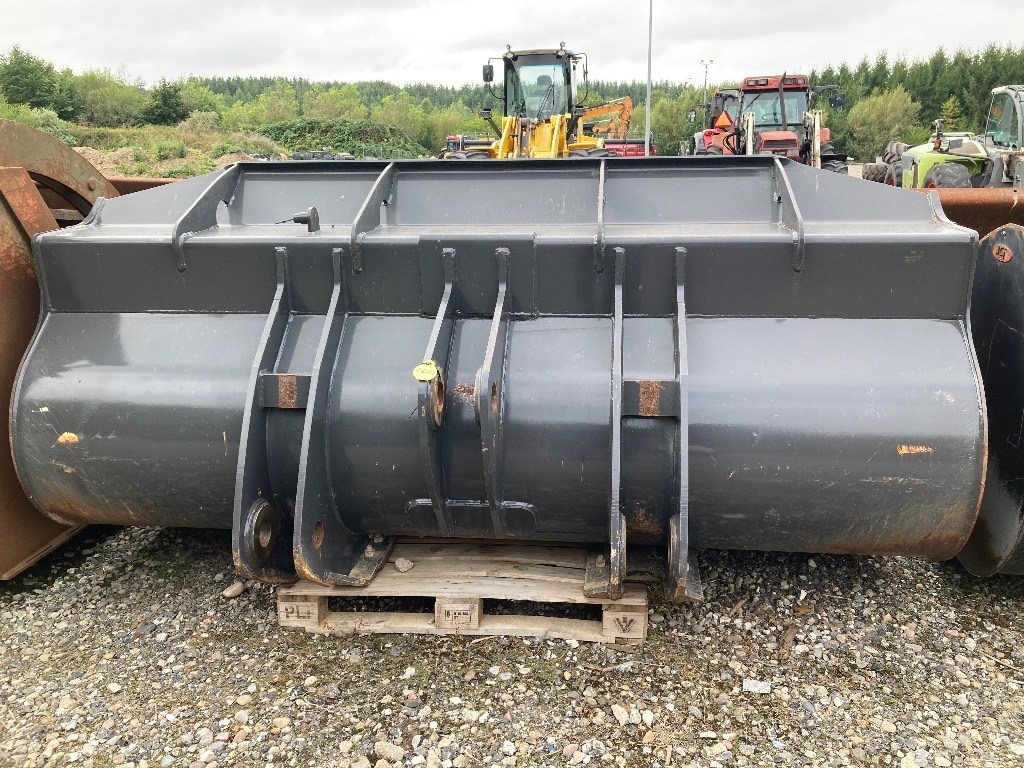 CASE 821 Skovl