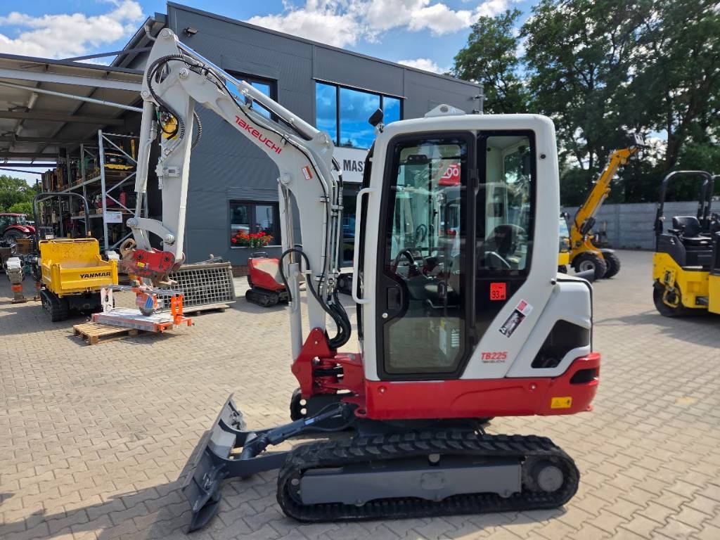Takeuchi TB 225