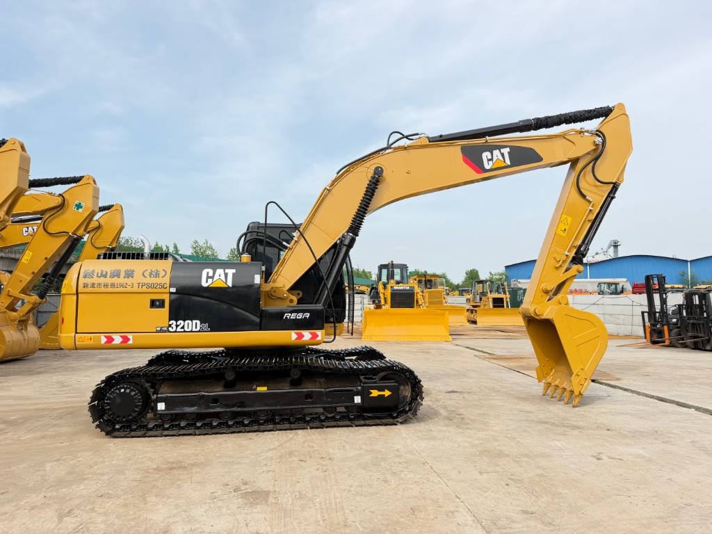 CAT 320D2L