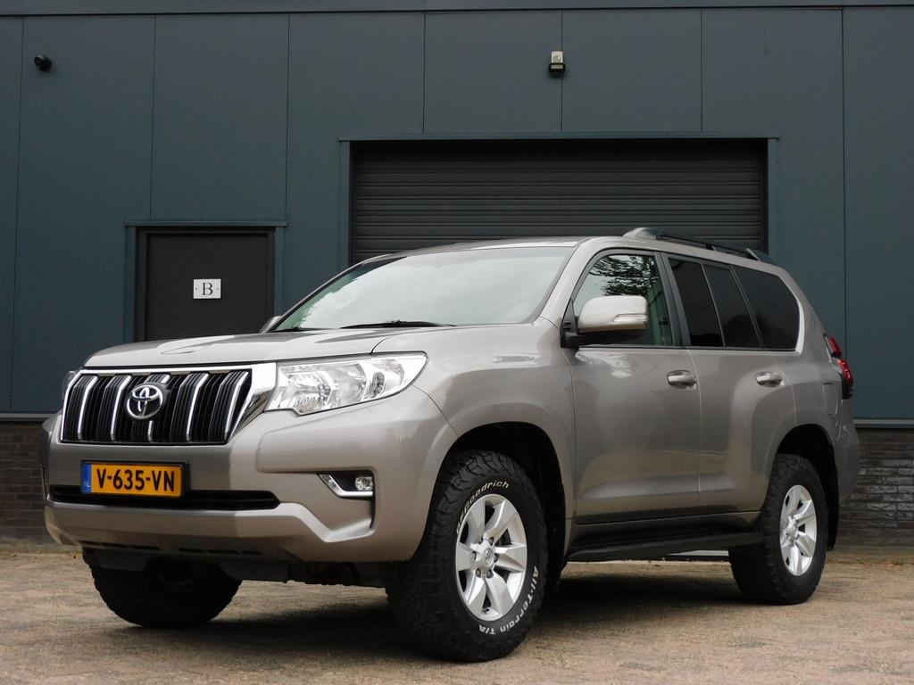 Toyota Land Cruiser 2.8 D-4D-F Challenger Window Van 1e E