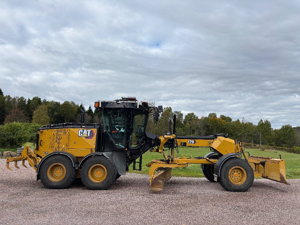 CAT 120 AWD