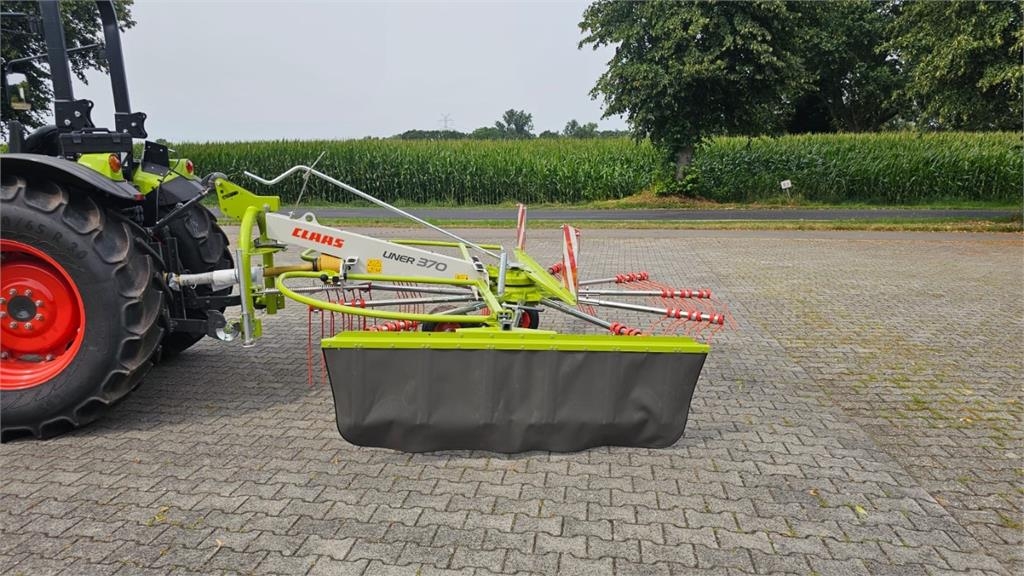 CLAAS Liner 370 Tandem