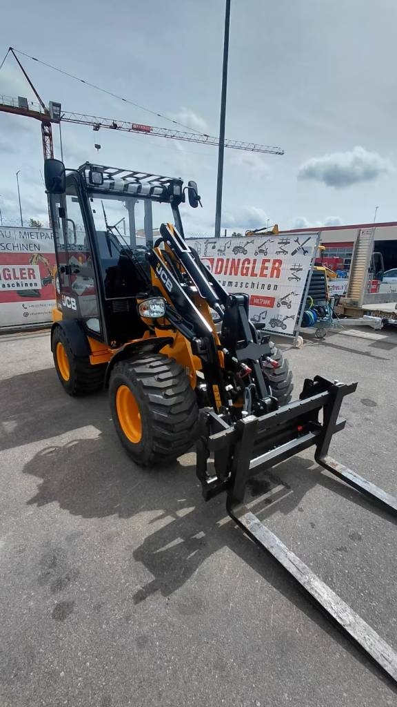 Chargeuse sur pneus JCB 403 — occasion 2025
