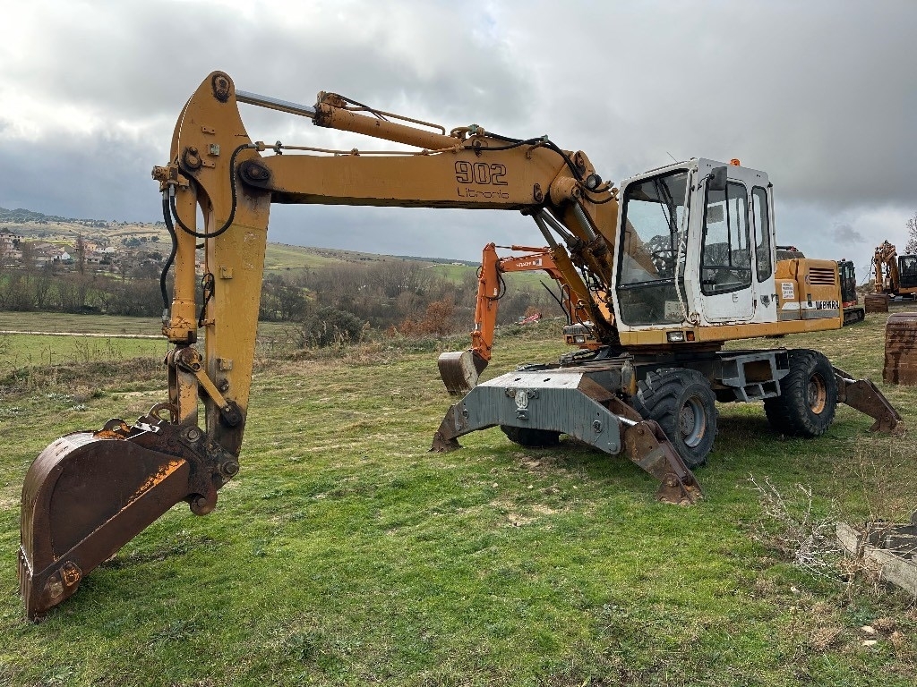 Liebherr A 902 Litronic