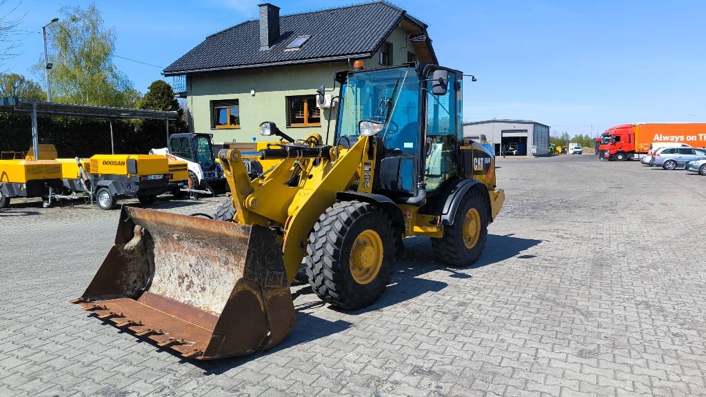 CAT 906 M