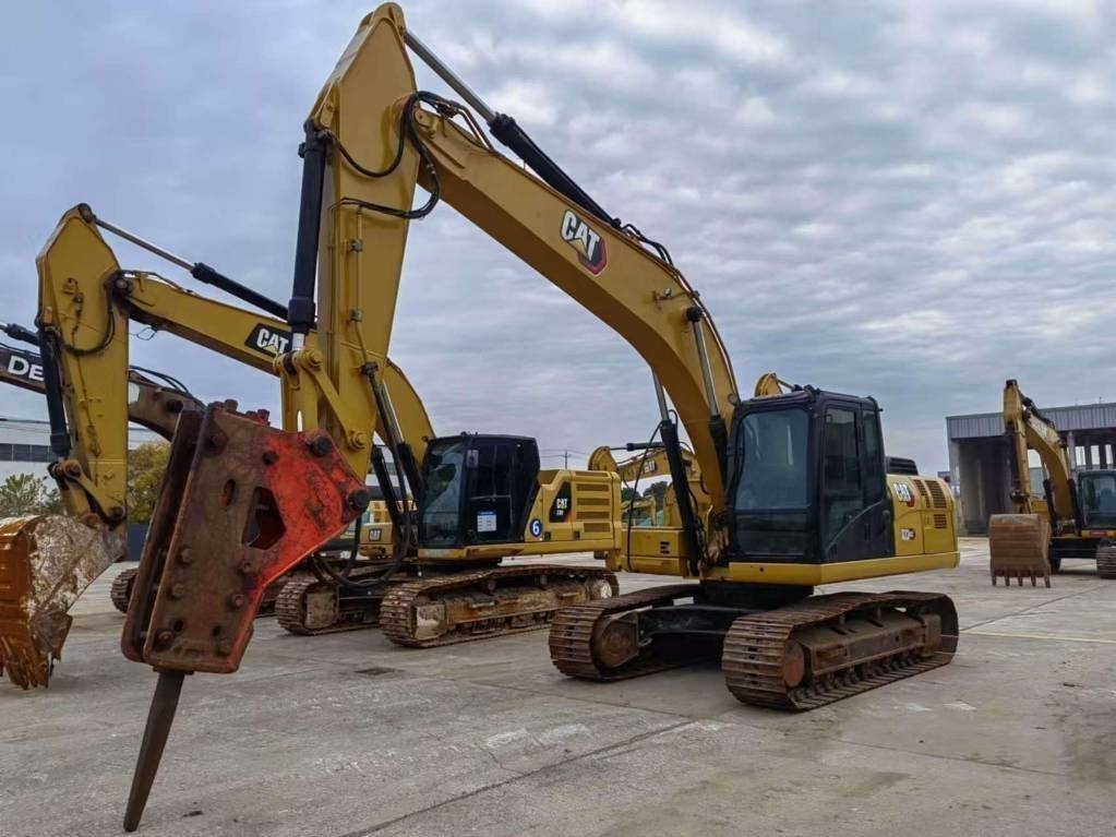 CAT 323GX