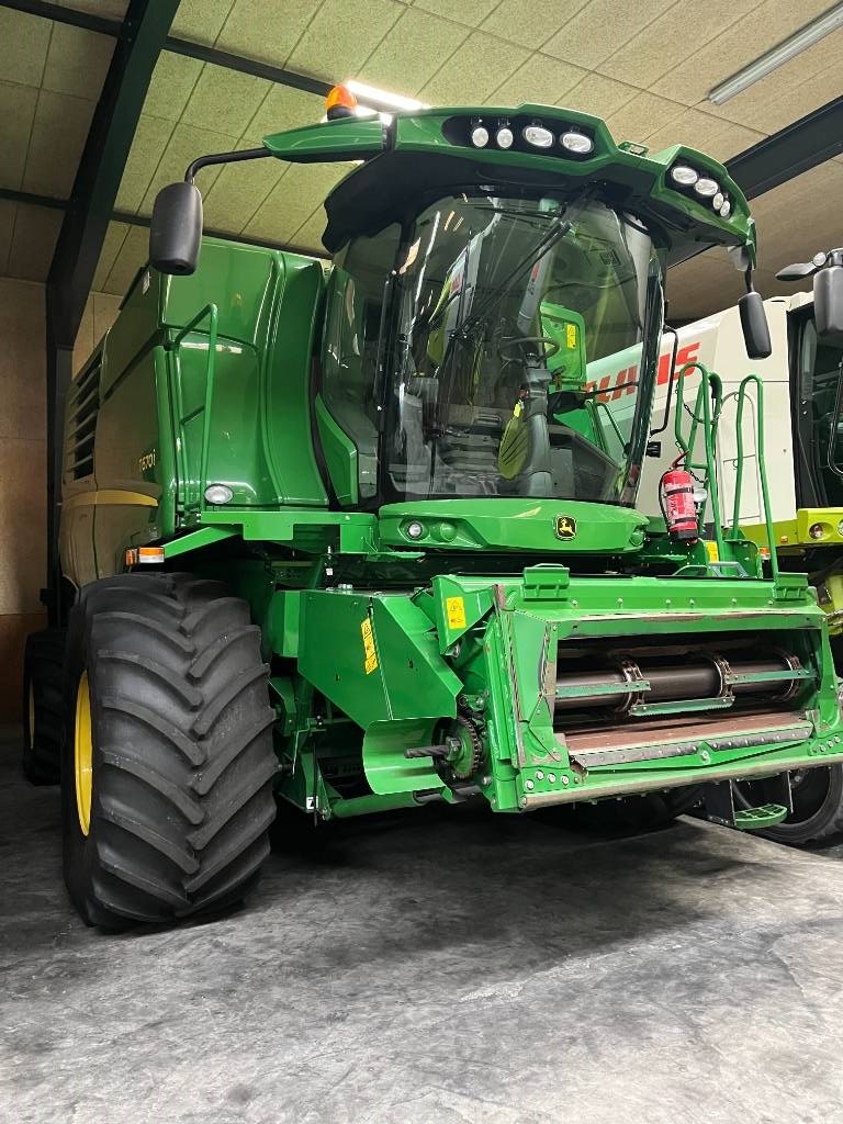 John Deere T670