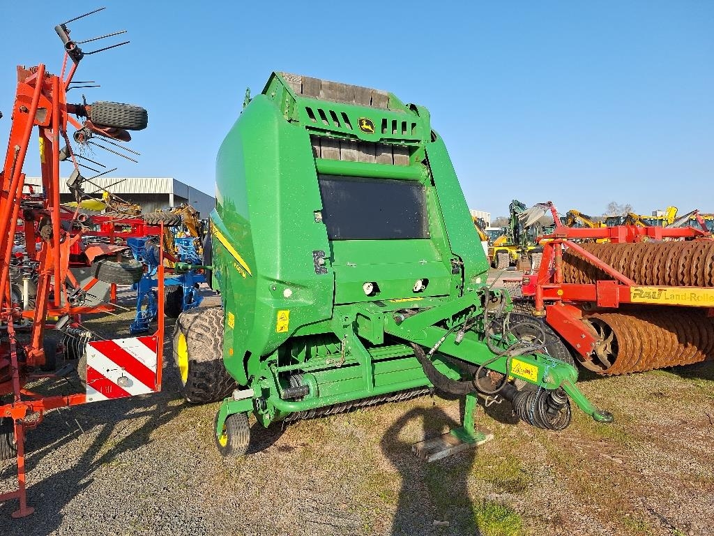John Deere V461M