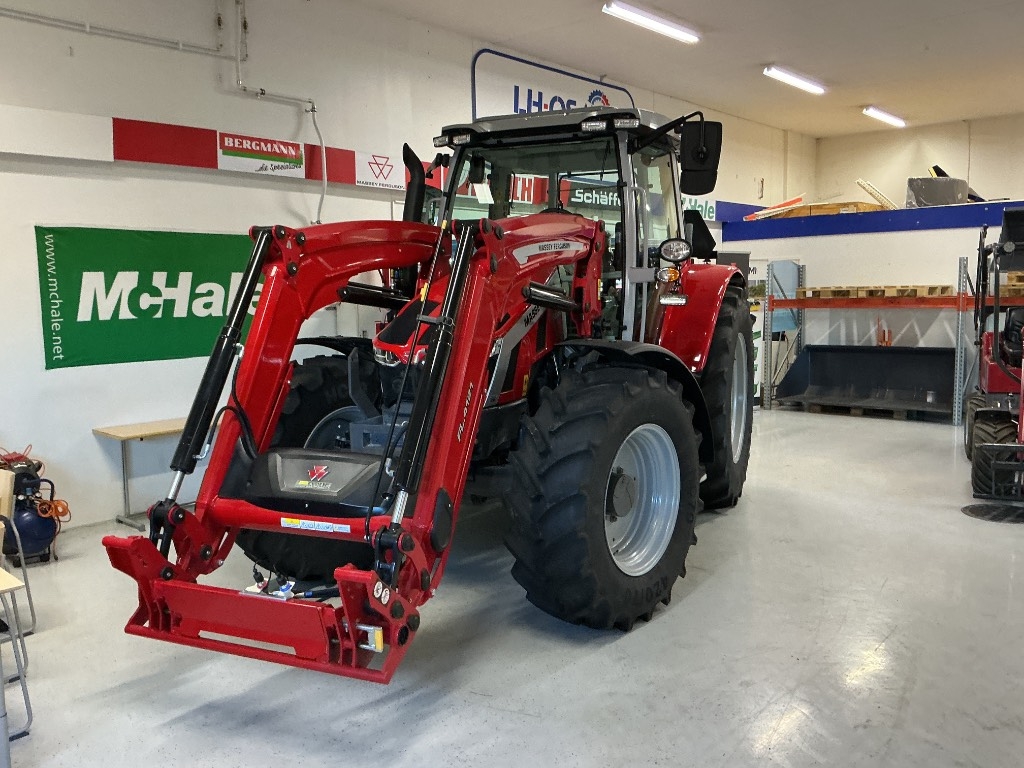 Massey Ferguson 5S.145