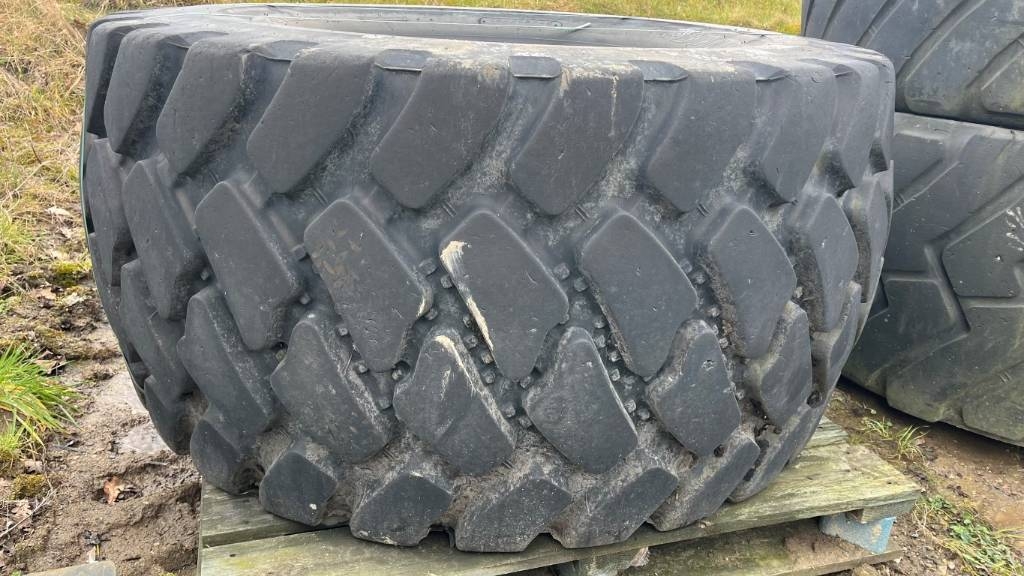 Bridgestone 750/65 R25