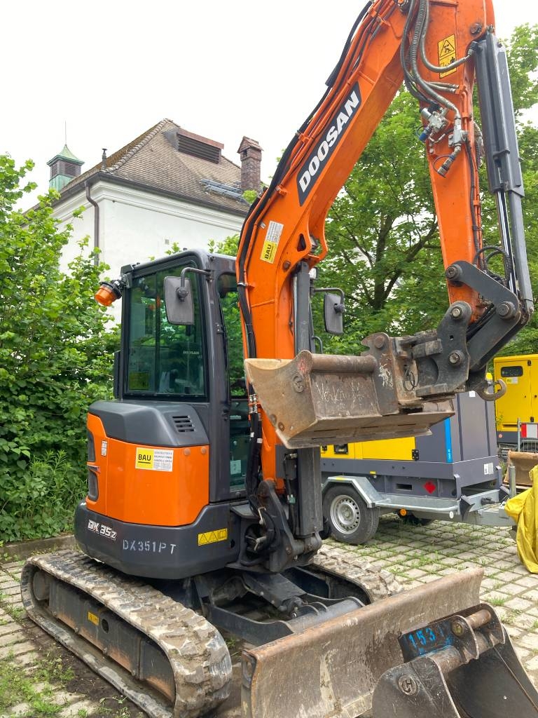 Pelle sur pneus Doosan Kurzheckbagger DX 35 Z-7 — occasion 2022, 900 h