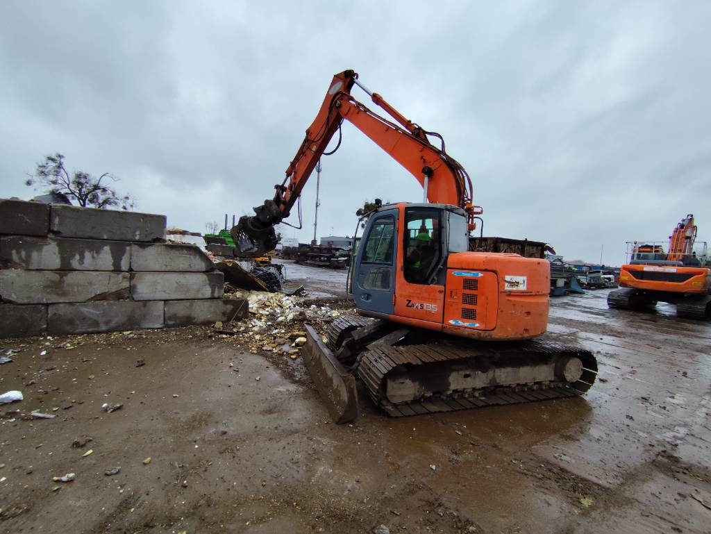 Hitachi ZX 135 US