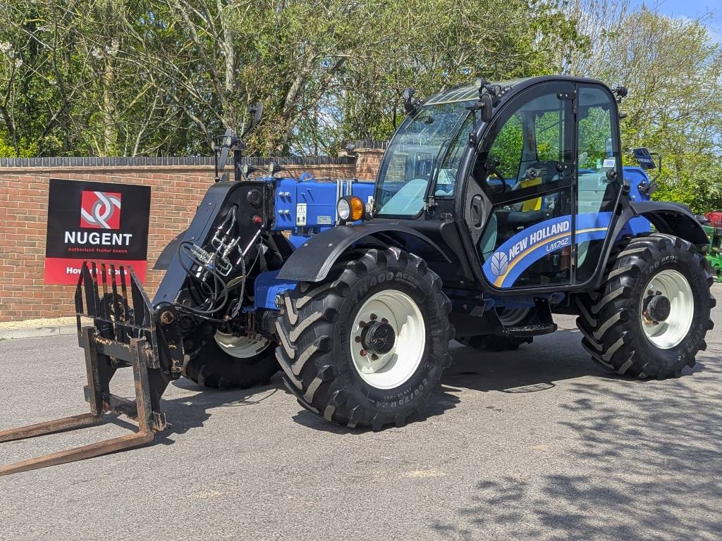 New Holland LM 742