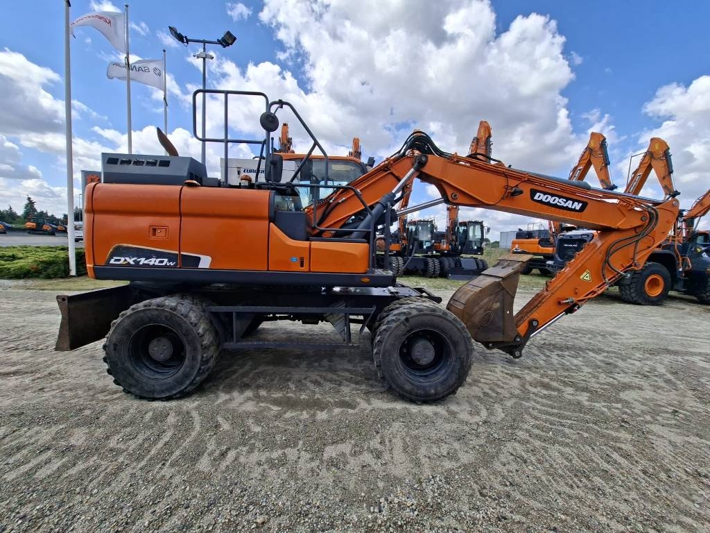 Doosan DX 140 W