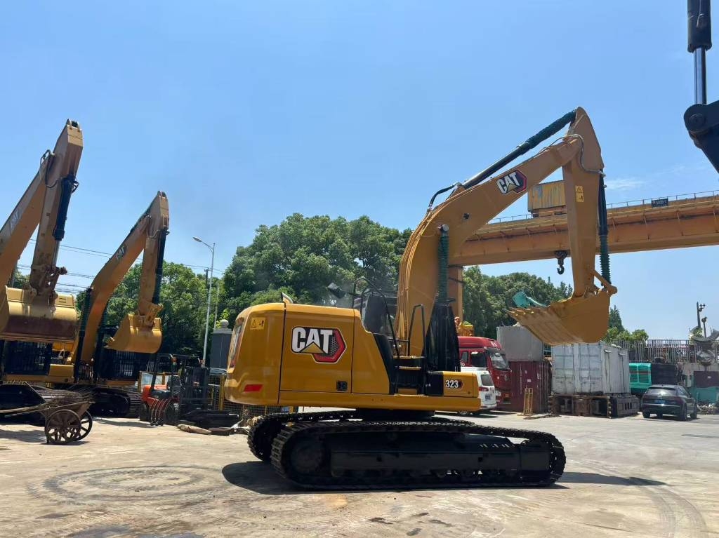 Pelle sur chenilles Caterpillar 323 — occasion 2023, 1 855 h