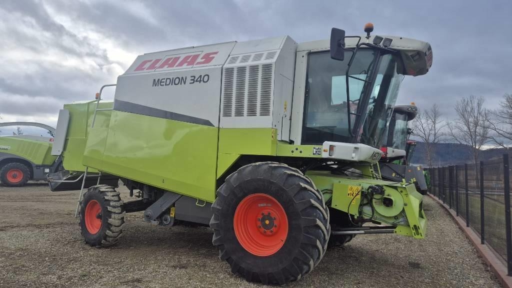 CLAAS Medion 340 z hederem